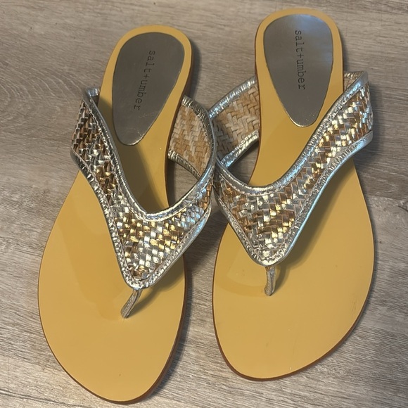 Salt + umber Women's Silver and Tan Sandals Flip flops Sz 9 NWOT - Picture 3 of 8